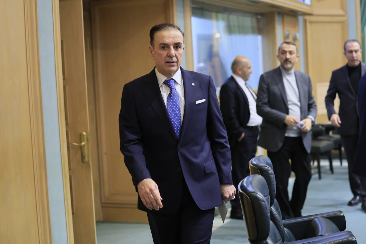 النائب الزعبي يحذّر من سابقة دولية بعد التدخل الأمريكي في فنزويلا