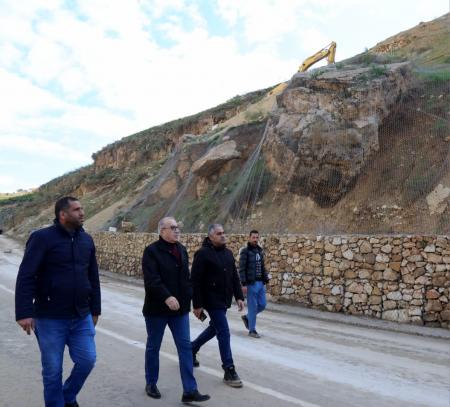 إغلاق طريق وادي شعيب سيستمر لاسابيع (تفاصيل)