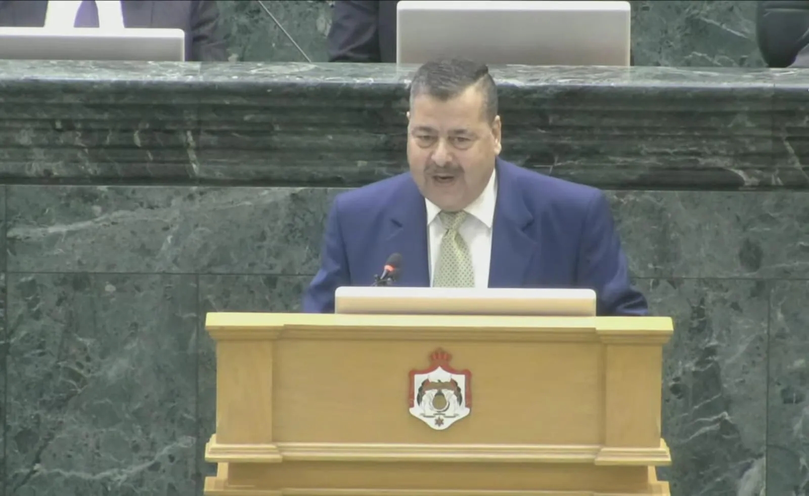 الحنيطي: الحكومة مطالبة بتخفيض أسعار المشتقات والمياه والكهرباء فورًا