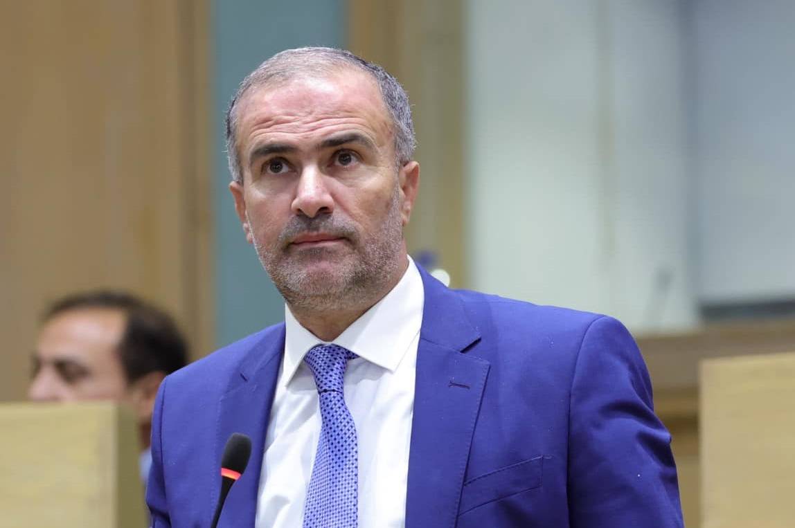 نائب ينتقد سياسة الترقيع (تفاصيل) 