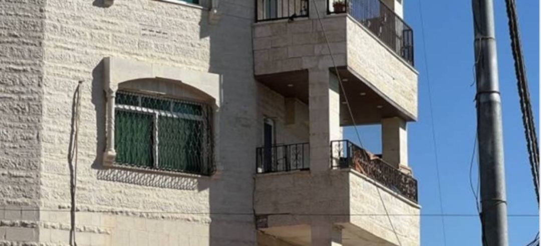 اخلاء 52 فردًا من سكان عمارة ايلة للسقوط في تلاع العلي