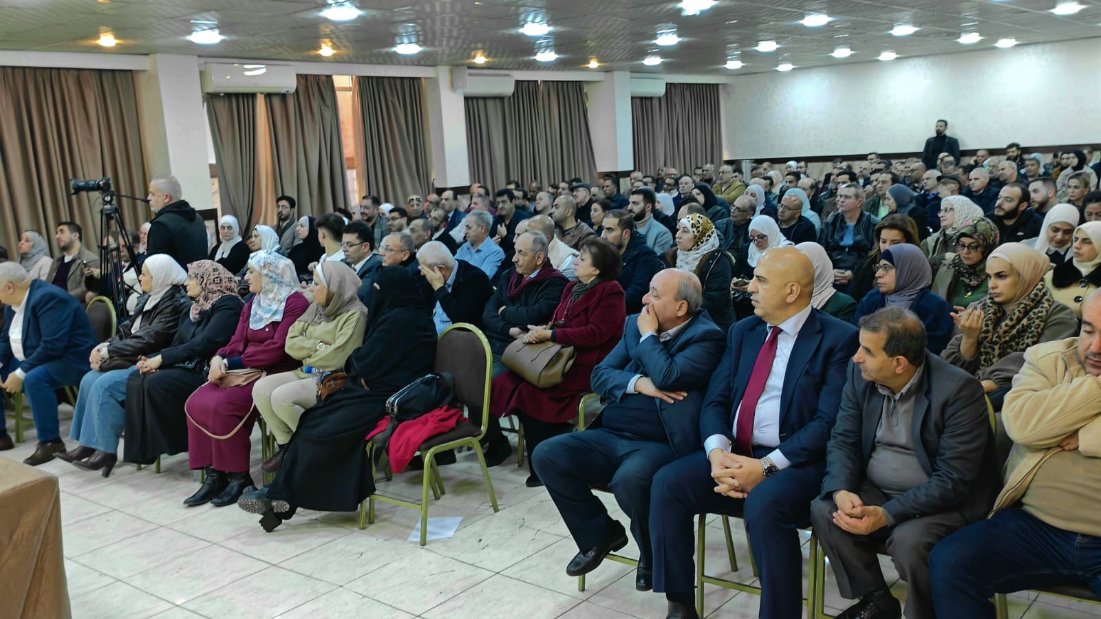 الصيادلة تعلن رفضها لنظام الطبابة عن بُعد وتطالب بإستثناء الصيدليات