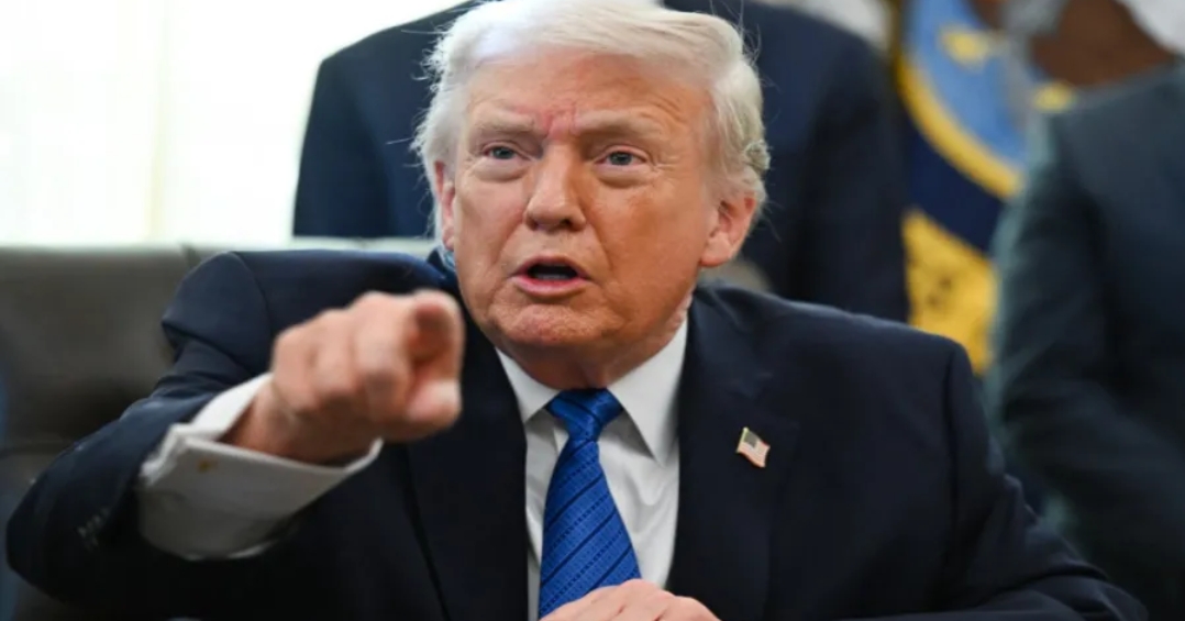 ترامب يحذر خامنئي ويؤكد أنه يجب أن يكون قلقا