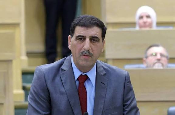 نائب يدعو الحكومة إلى تقوى الله بالشباب في ظل الأزمات المتفاقمة