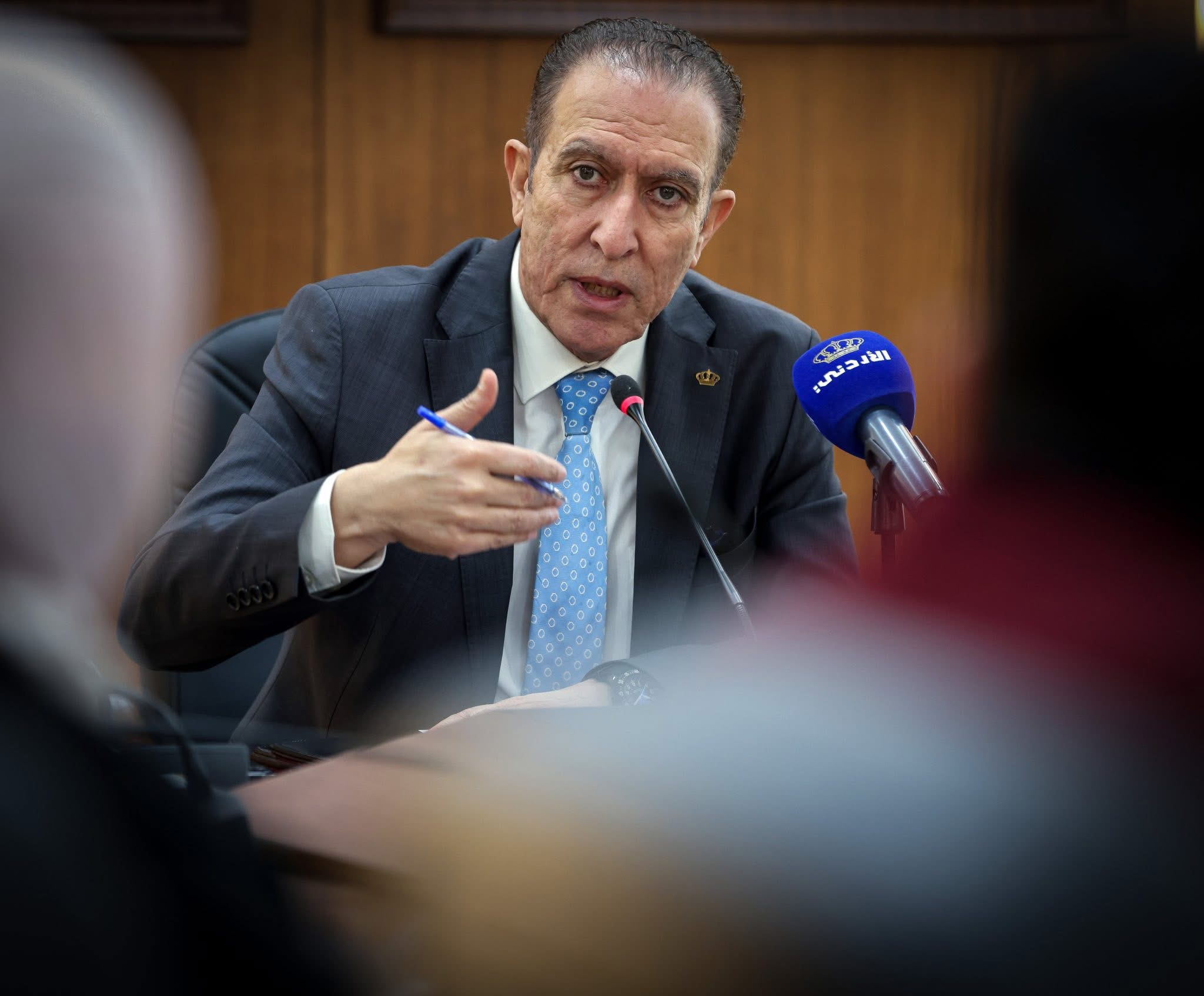 رئيس الوزراء يلتقي كتلة الميثاق النيابية ويبحث تعديلات قانون الضمان الاجتماعي