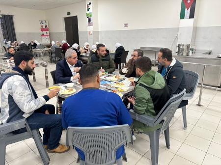 البدور يتناول الإفطار في كفتيريا البشير ويوجه بتحسين البيئة