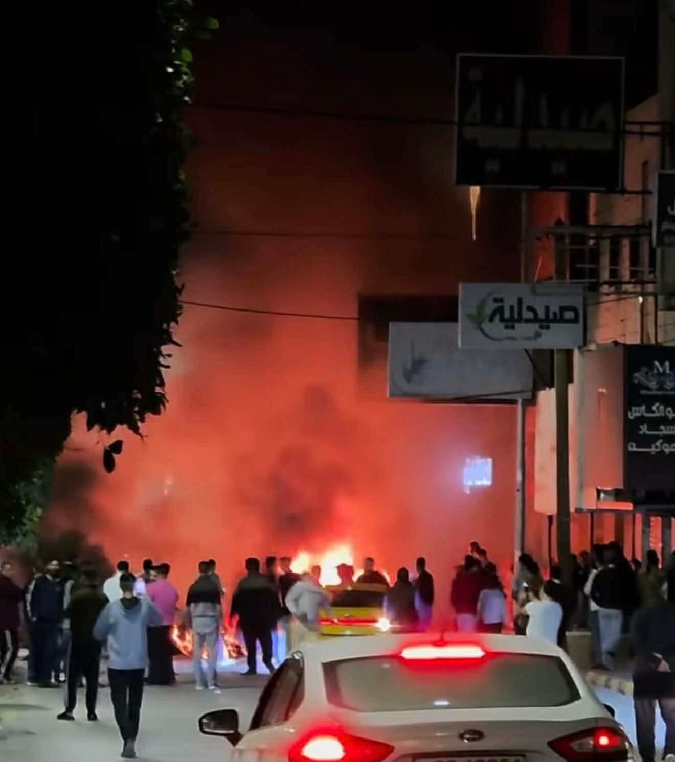 سقوط شظايا في شارع الهاشمي بإربد واحتراق سيارة دون إصابات