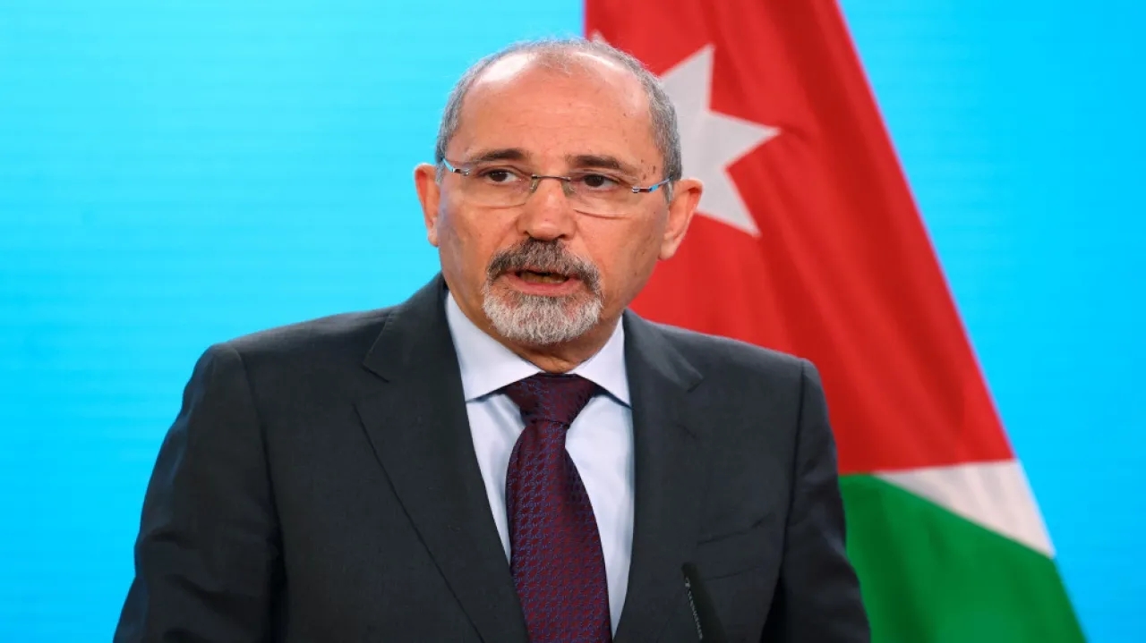 الصفدي يبحث التصعيد الخطير في المنطقة مع نظراء دوليين