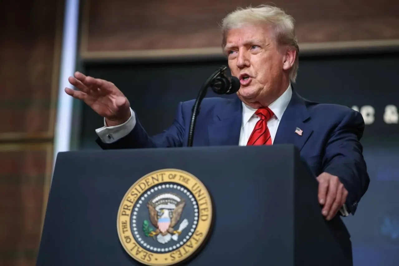 ترمب: دمّرنا قدرات إيران الصاروخية و24 سفينة خلال 3 أيام