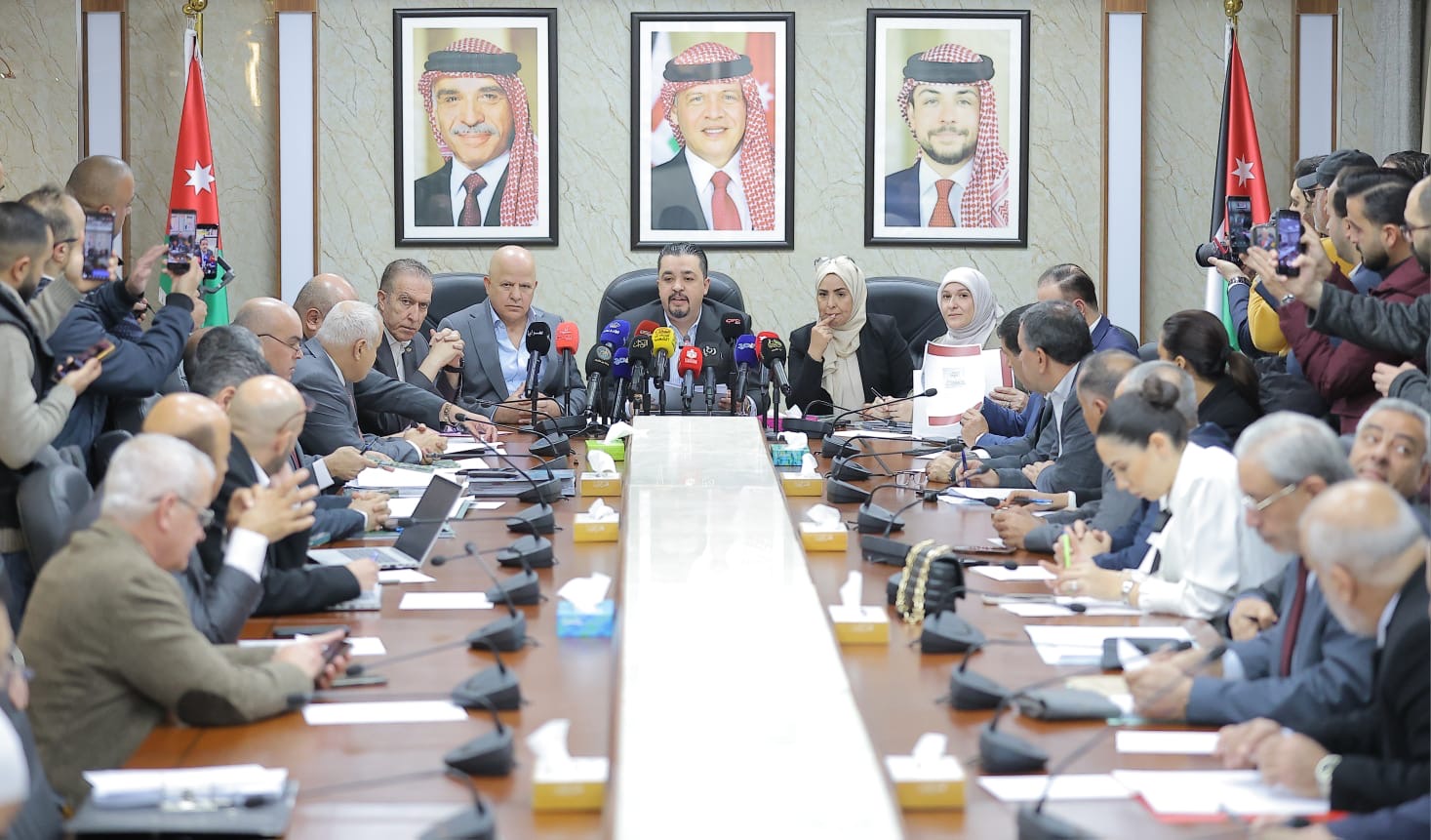 حواري: سندرس مشروع قانون الضمان بعد حوار معمق ليضمن حقوق كافة الأطراف. 