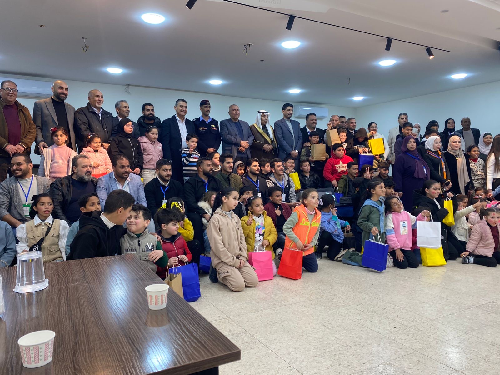 كلية حطين تعزز العمل الإنساني بإفطار خيري للأطفال الأيتام - صور  