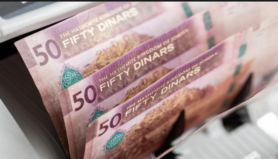 الحكومة تقرر صرف رواتب القطاع العام قبل عيد الفطر