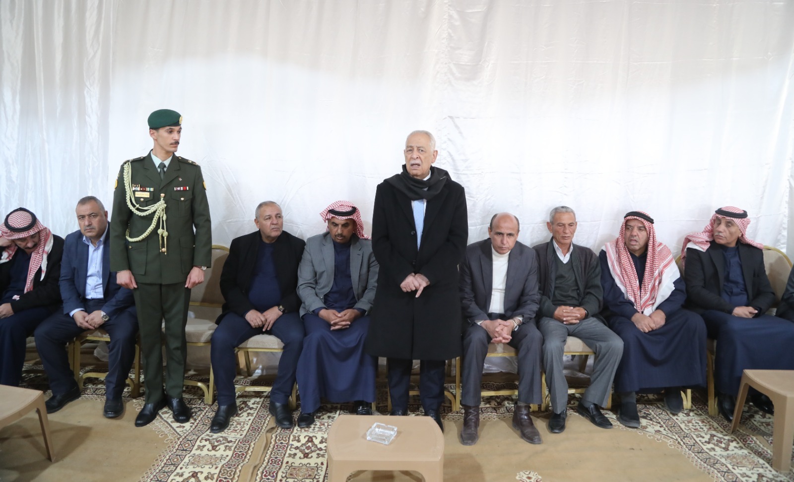 مندوبا عن الملك وولي العهد...العيسوي يعزي عشيرة الشريف