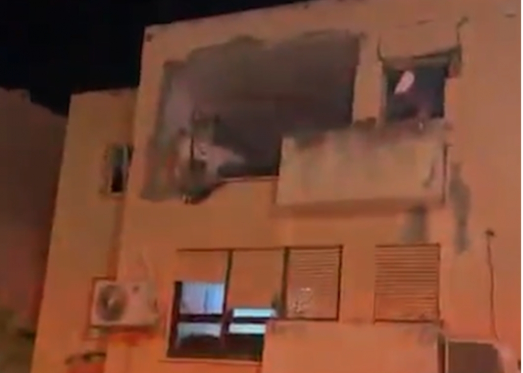 صواريخ إيرانية تحدث إصابات مباشرة بمباني في حيفا