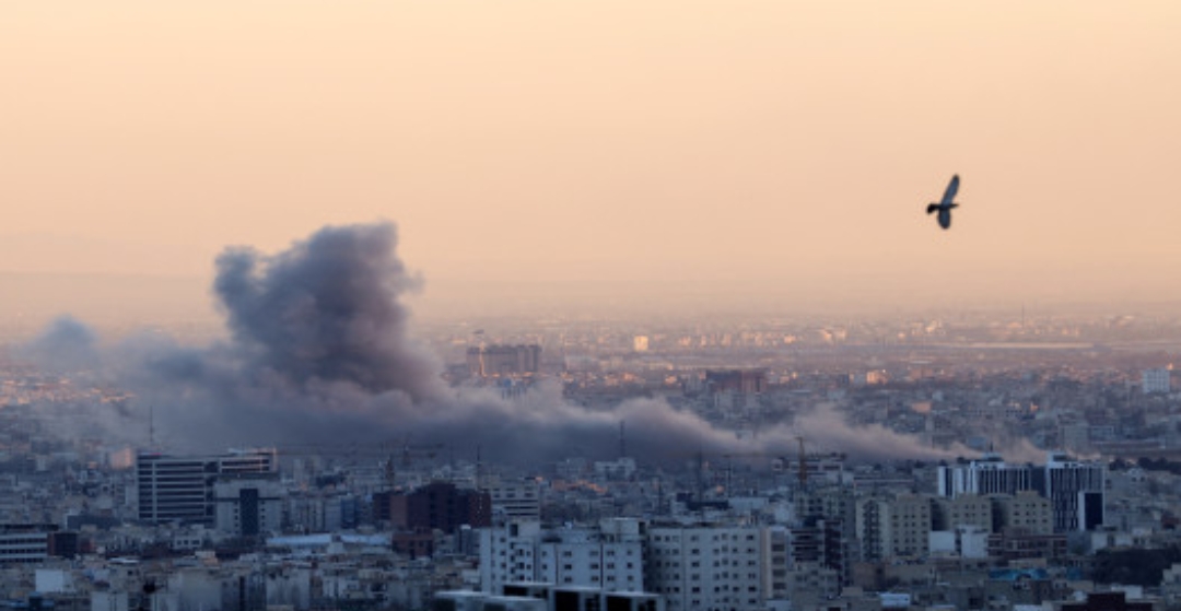 بعد استهداف إيلات .. إسرائيل تهاجم بنى تحتية في طهران