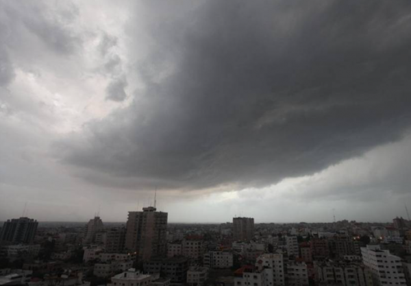 المملكة تتأثر بكتلة هوائية باردة وزخات الثلاثاء والأربعاء