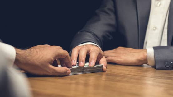 نائب يدعو لتغليظ العقوبات على المال السياسي في الانتخابات (تفاصيل) 