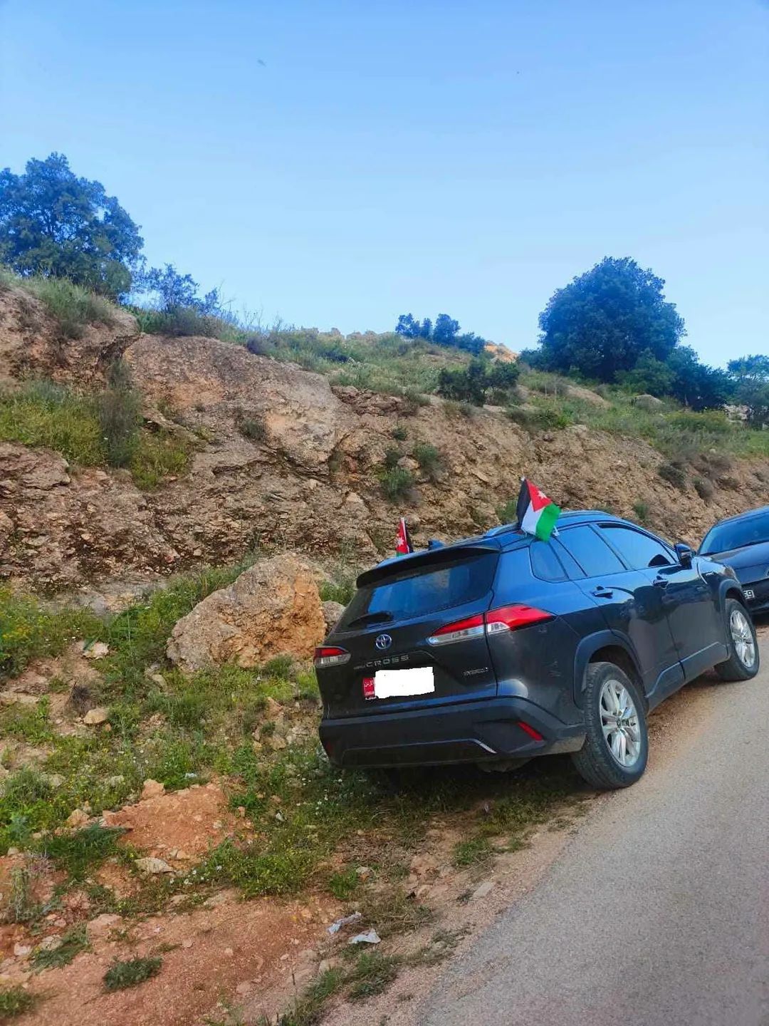 مركبة حكومية في متنزه بالشمال تثير الجدل رغم توجيهات جعفر حسان