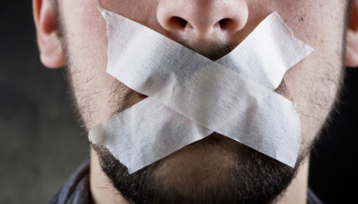 لقاءات “Off Record”.. حين تُدار المعلومات خارج العلن