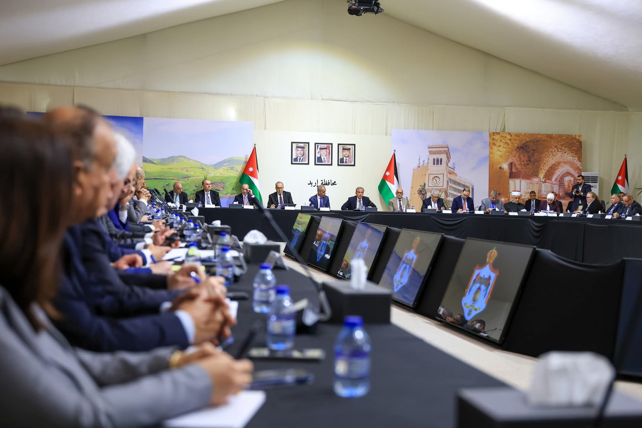 انطلاق جلسة مجلس الوزراء في إربد برئاسة جعفر حسّان