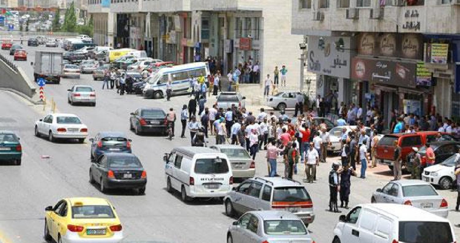 شاحنة تدهس فتاتين في شارع المدينة المنورة