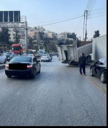 تدهور قلاب واصطدامه بمركبة بصويلح في عمان