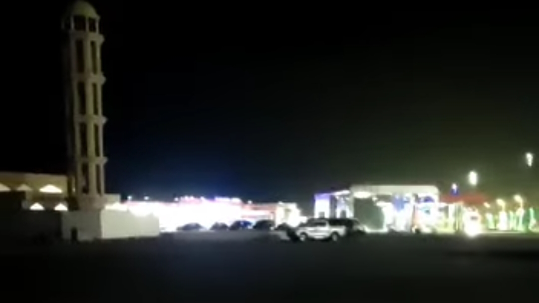  بالفيديو  معتمريين أردنيين عالقين على الحدود السعودية بسبب محاولة تهريب سائق الباص لمادة الديزل