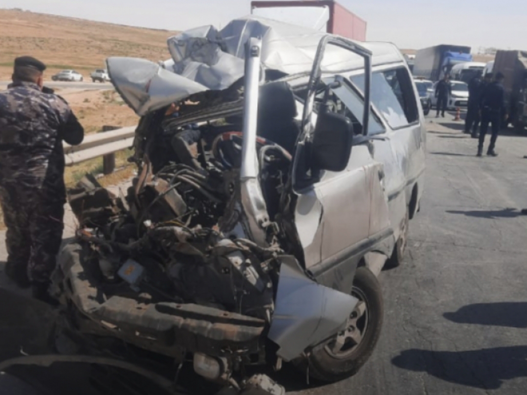 وفاة ثلاثة اشخاص اثر حادث تصادم بين مركبتين واشتعالهما