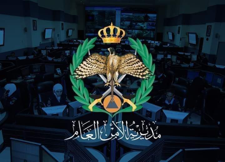 الدفاع المدني يخمد حريق مستودع في المنطقة الحرة بالزرقاء