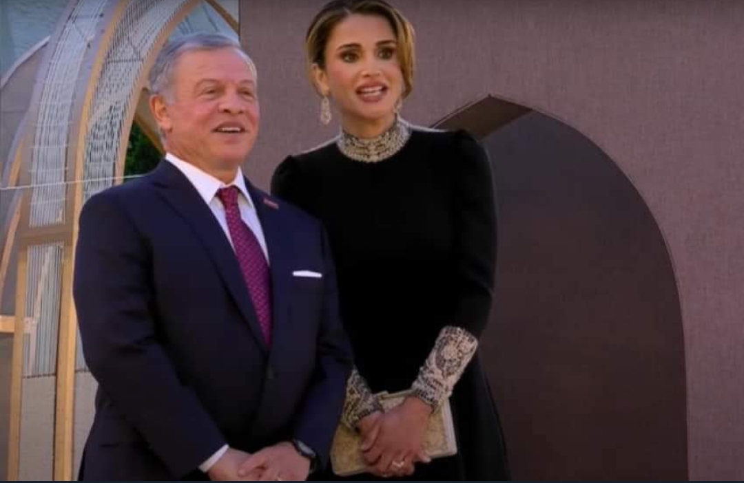 الملك يقيم مأدبة عشاء لضيوف حفل زفاف الأمير الحسين بقصر الحسينية