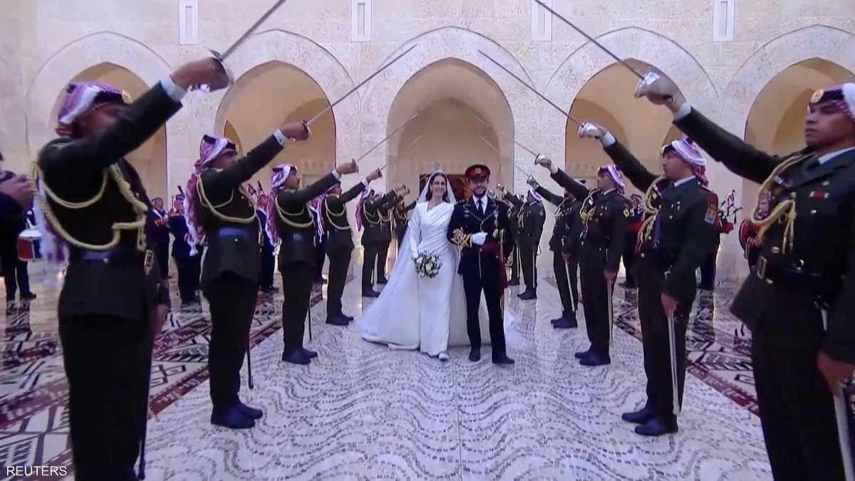 عبر خلاله ولي العهد وعروسه.. تعرف على قوس السيوف