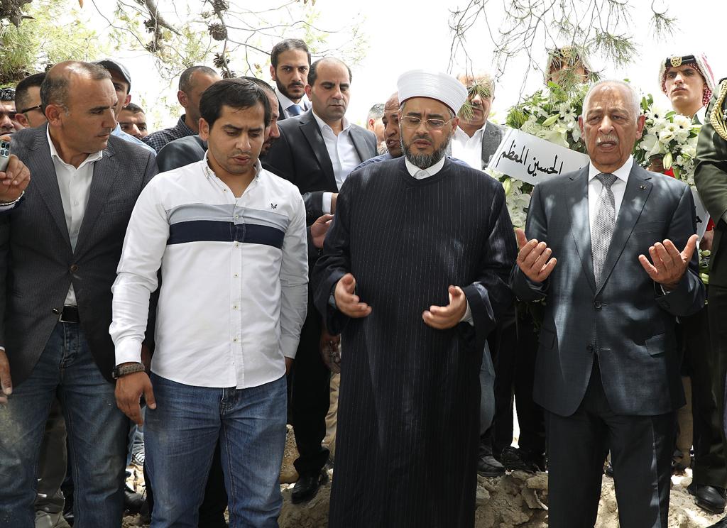 العيسوي وحسان في تشييع جثمان الفزاع مستشار الملك