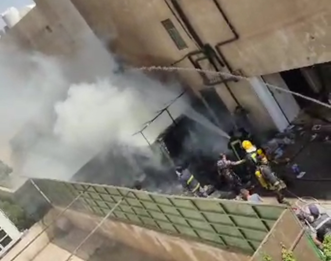 حريق بأحد المراكز التجارية في طبربور