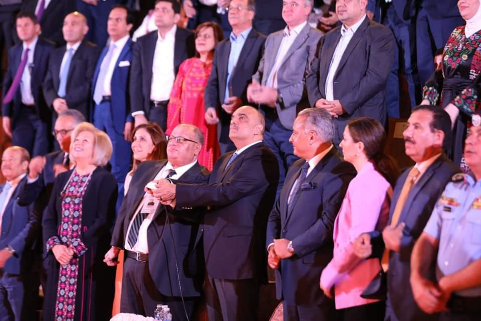 مندوبا عن الملك.. رئيس الوزراء يوقد شعلة مهرجان جرش للثقافة والفنون