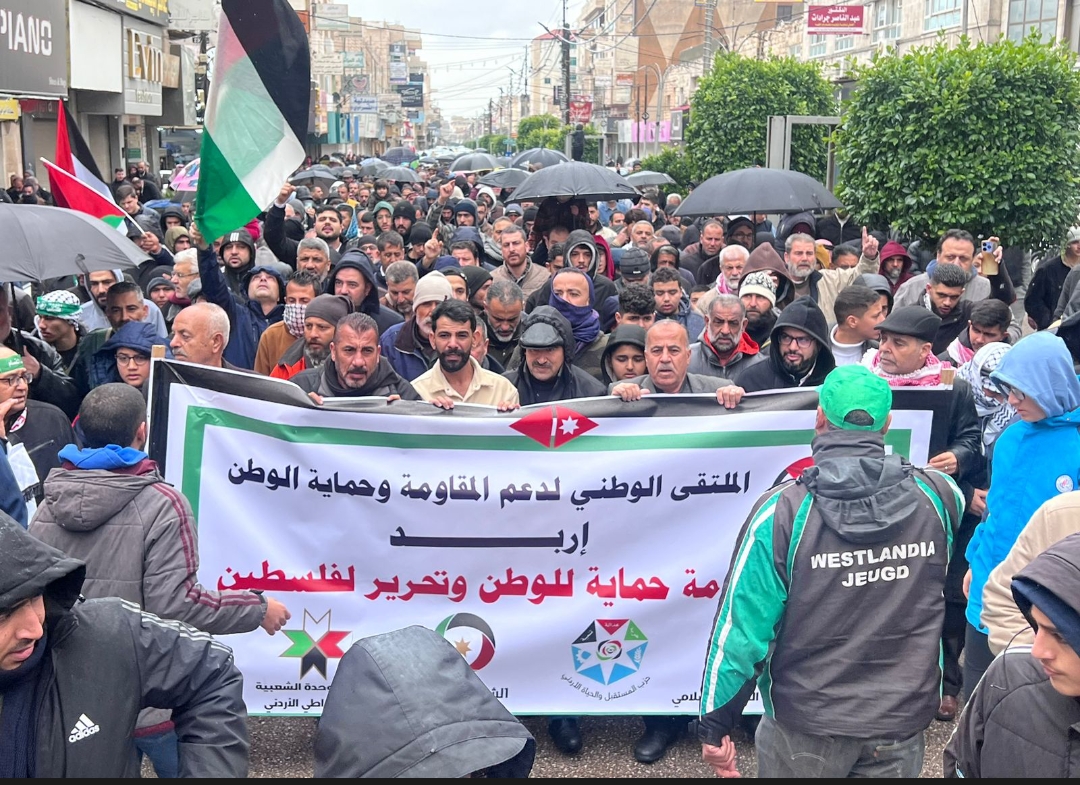 المئات في اربد يطالبون بكسر الحصار على غزة.. ويدعمون المقاومة