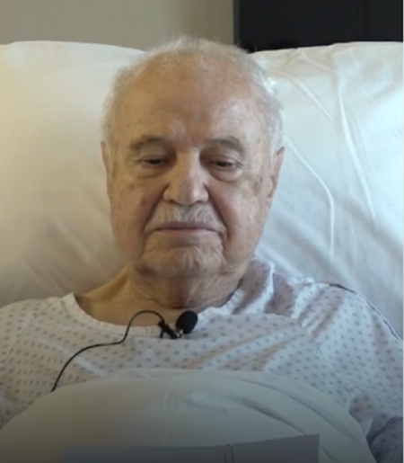 ابو غزالة يسقط عن الكرسي وسيخ فولاذي في ساقه