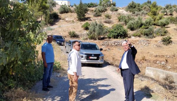 رئيس بلدية السلط يوجه بتوسعة مدخل إسكان المغاريب