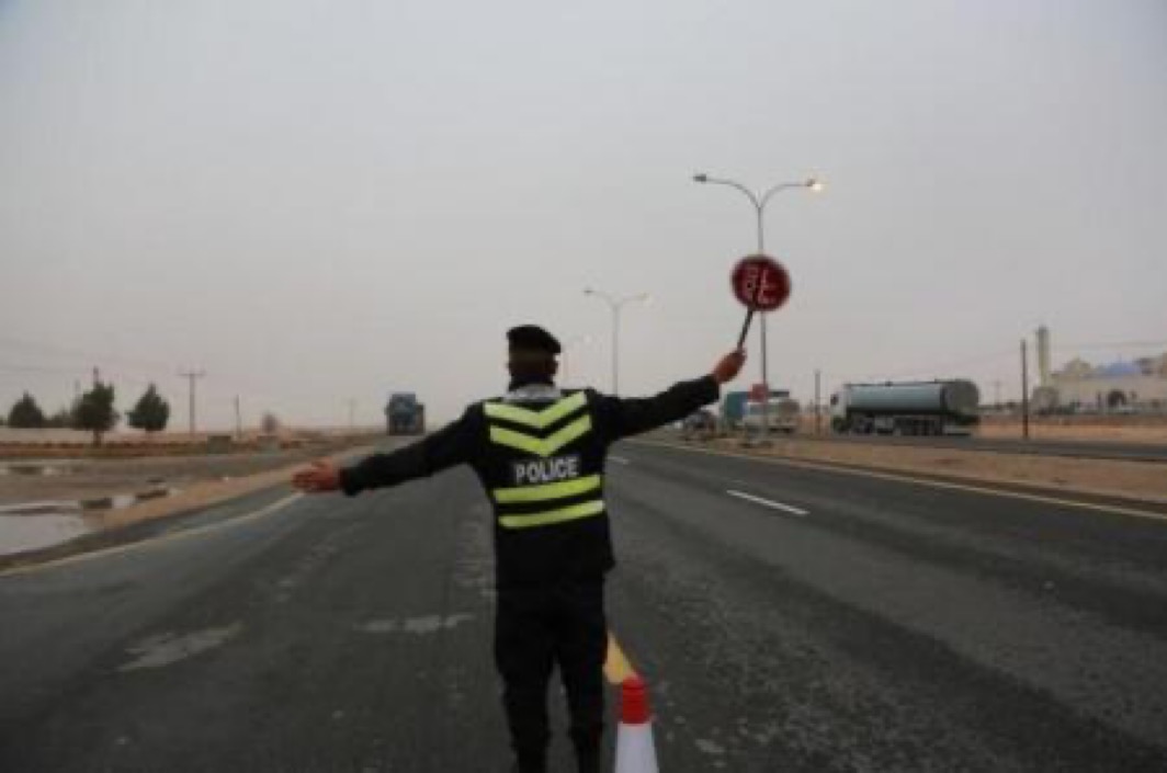 حوادث تصادم وضبط سائق غير مرخص على طريق البحر الميت