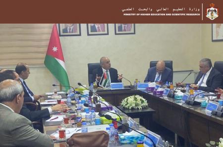 محافظة يبحث مع رؤساء الجامعات تحديث الخطط الدراسية