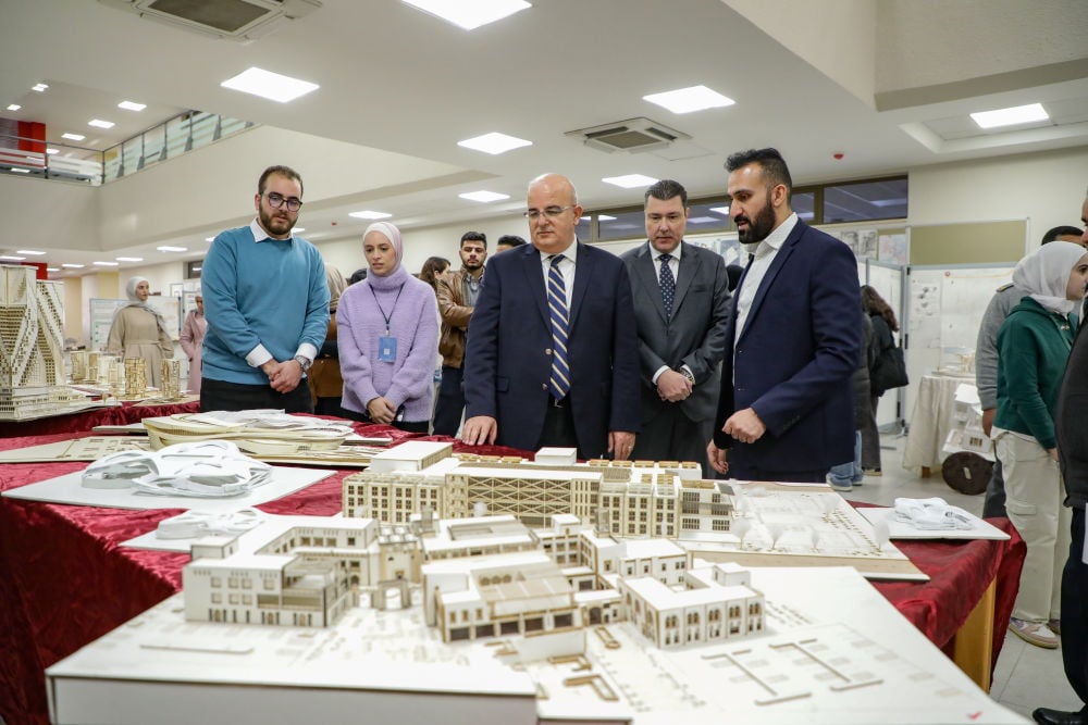 الحياري يفتتح أعمال المعرض السنوي لمشاريع طلبة العمارة بـ الهاشمية  ويكرم الفائزين بالمسابقات المعمارية