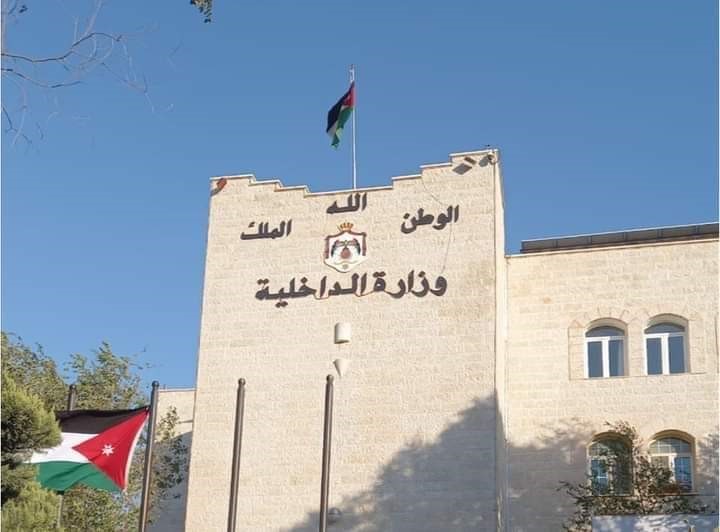 وزير الداخلية يوعز للحكام الإداريين بالإفراج عن 486 موقوفاً إداريا