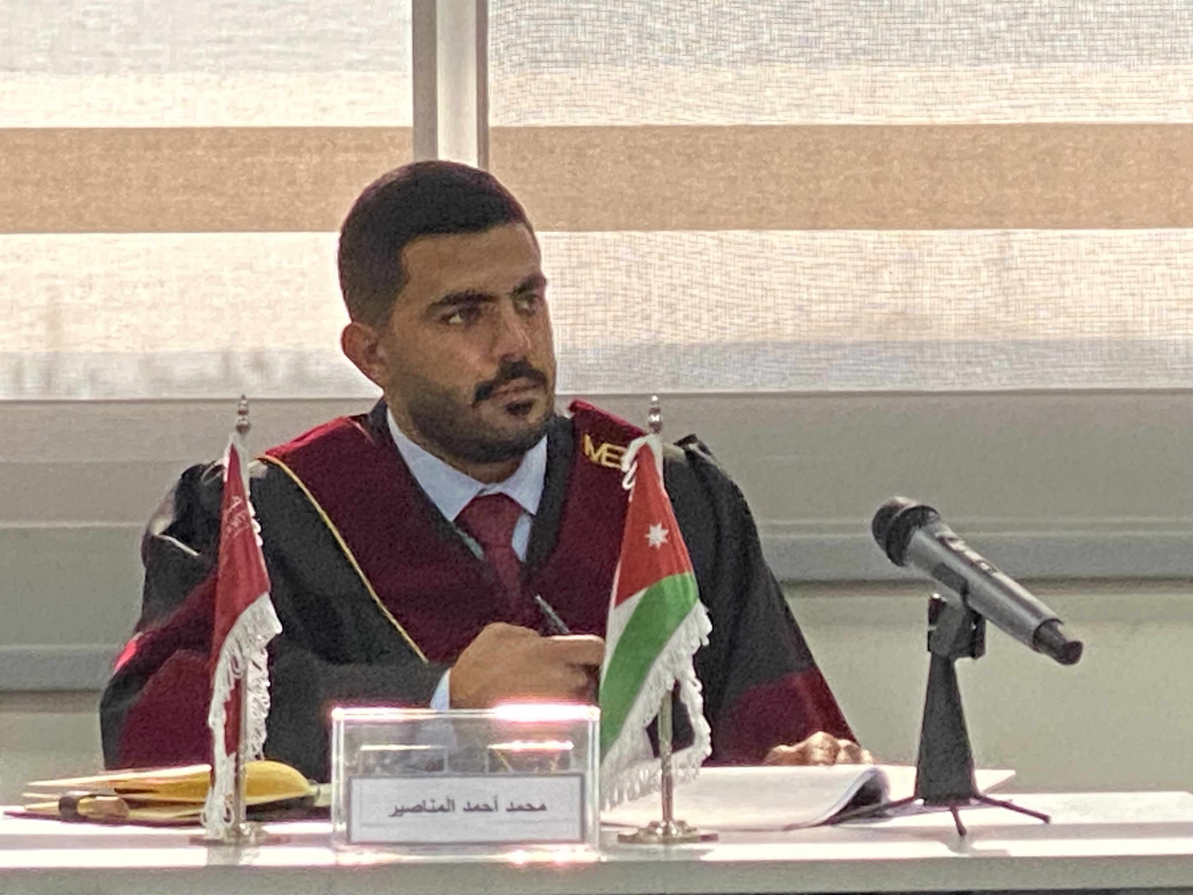 محمد المناصير يناقش بنجاح رسالة الماجستير حول خطابات الملك في الحرب على غزة