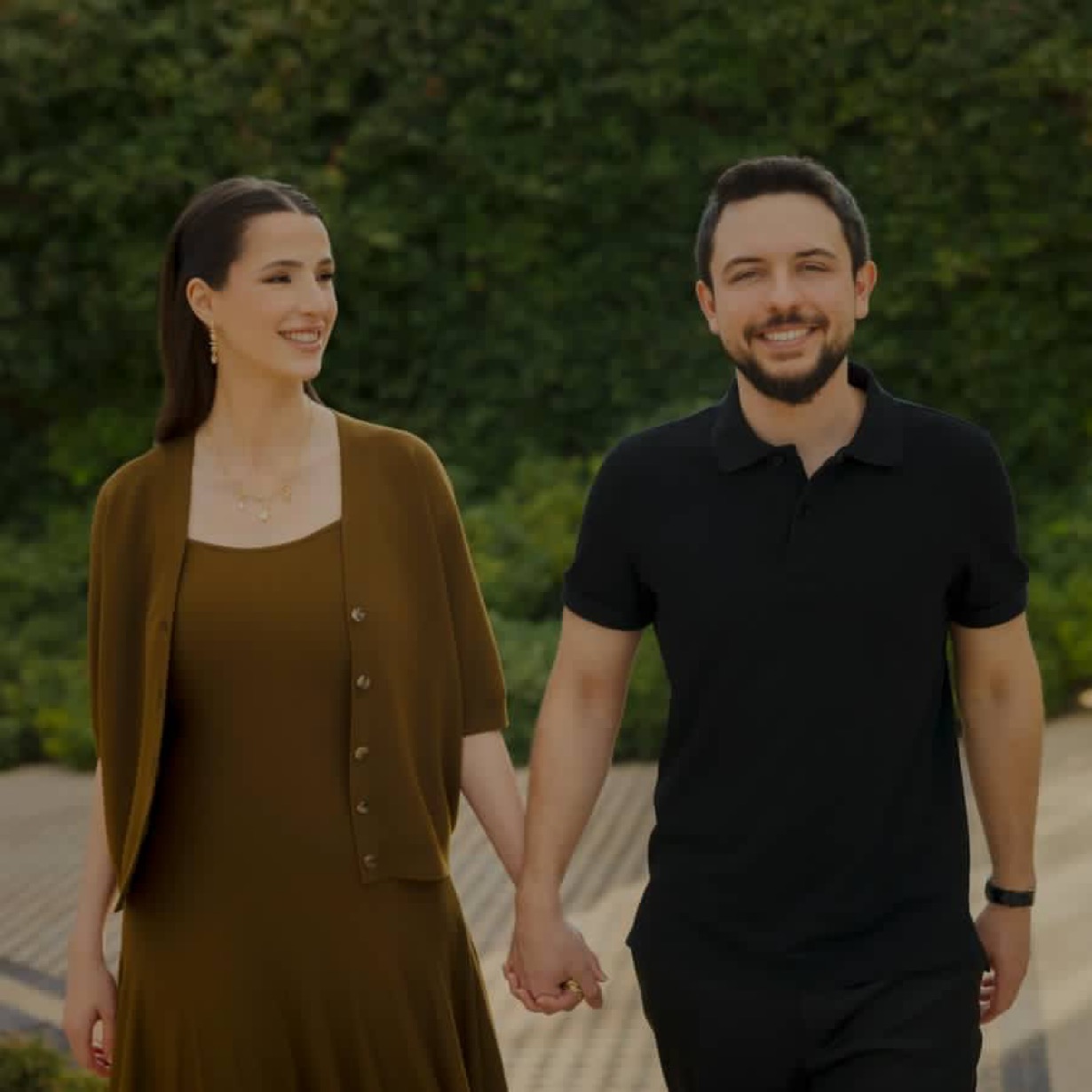 ولي العهد مهنئًا الأميرة رجوة:  أم الغالية.. نور حياتنا 