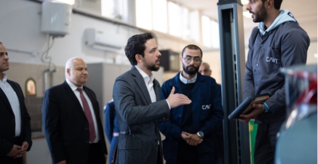 ولي العهد يفتتح حاضنة أعمال في كلية التدريب المهني المتقدم في إربد ويزور فرع الكلية بحكم