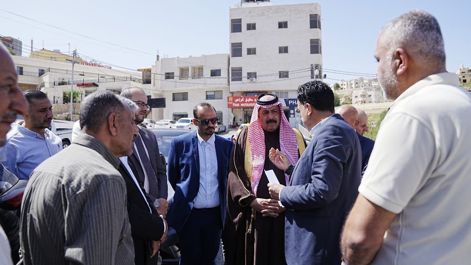  الخدمات النيابية  تطلع ميدانيا على واقع النقل في البترا