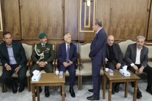 مندوبا عن الملك وولي العهد.. العيسوي يعزي آل الجندي