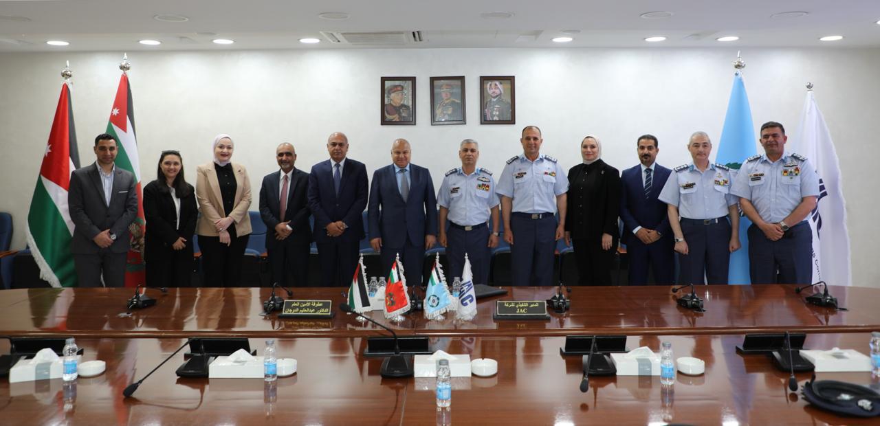 وزارة العمل تدشن برنامجاً وطنياً لتأهيل فنيي قطاع الطيران الاستراتيجي