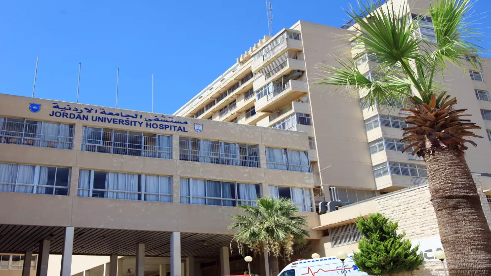 مستشفى الجامعة الأردنية يوضح تفاصيل توقيف موظف مالي بجناية الاختلاس