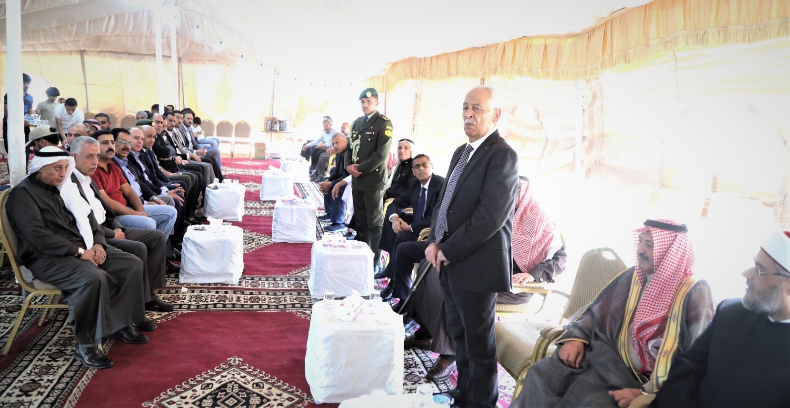 مندوبا عن الملك وولي العهد .. العيسوي يعزي عشيرة الزيادات / عباد وآل أبو أحمده