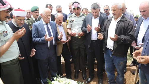 مندوبا عن الملك وولي العهد.. العيسوي يشارك في تشييع جثمان الوزير والعين الأسبق مازن الساكت